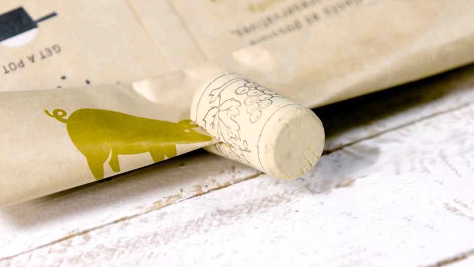 Obiecte surprinzătoare obținute din dopurile sticlelor de vin