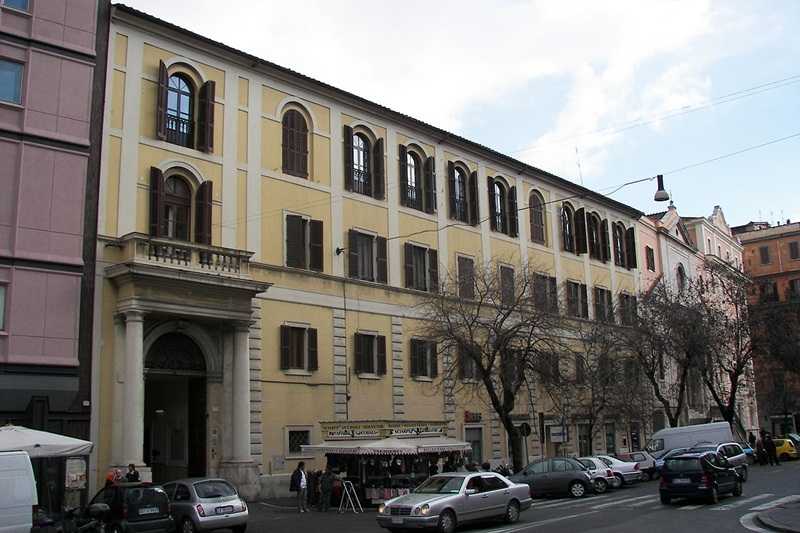 Institutul Pontifical Oriental, Piaţa Santa Maria Maggiore din Roma