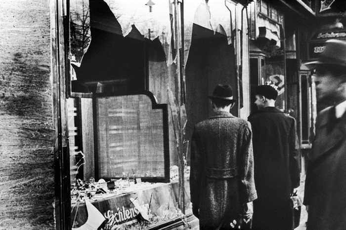 9 noiembrie - Ziua internațională de luptă împotriva fascismului și antisemitismului -
