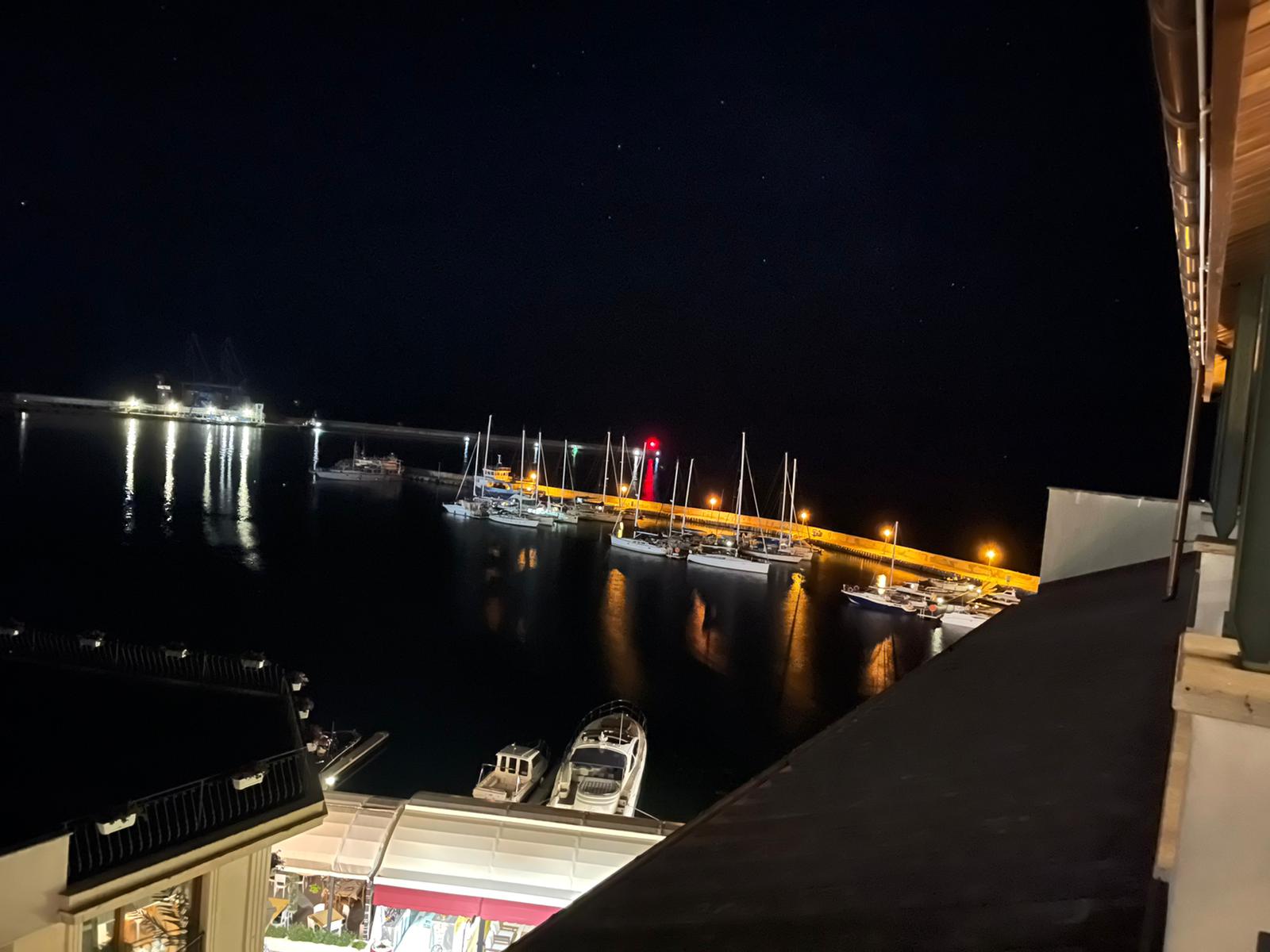 Port Balcik, noaptea