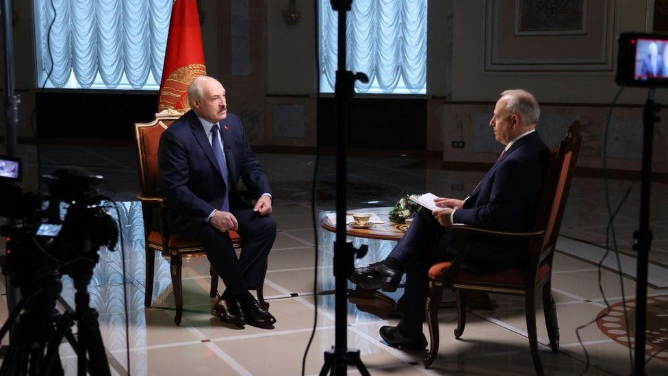 Liderul Belarusului in timpul unui interviu exclusiv la BBC