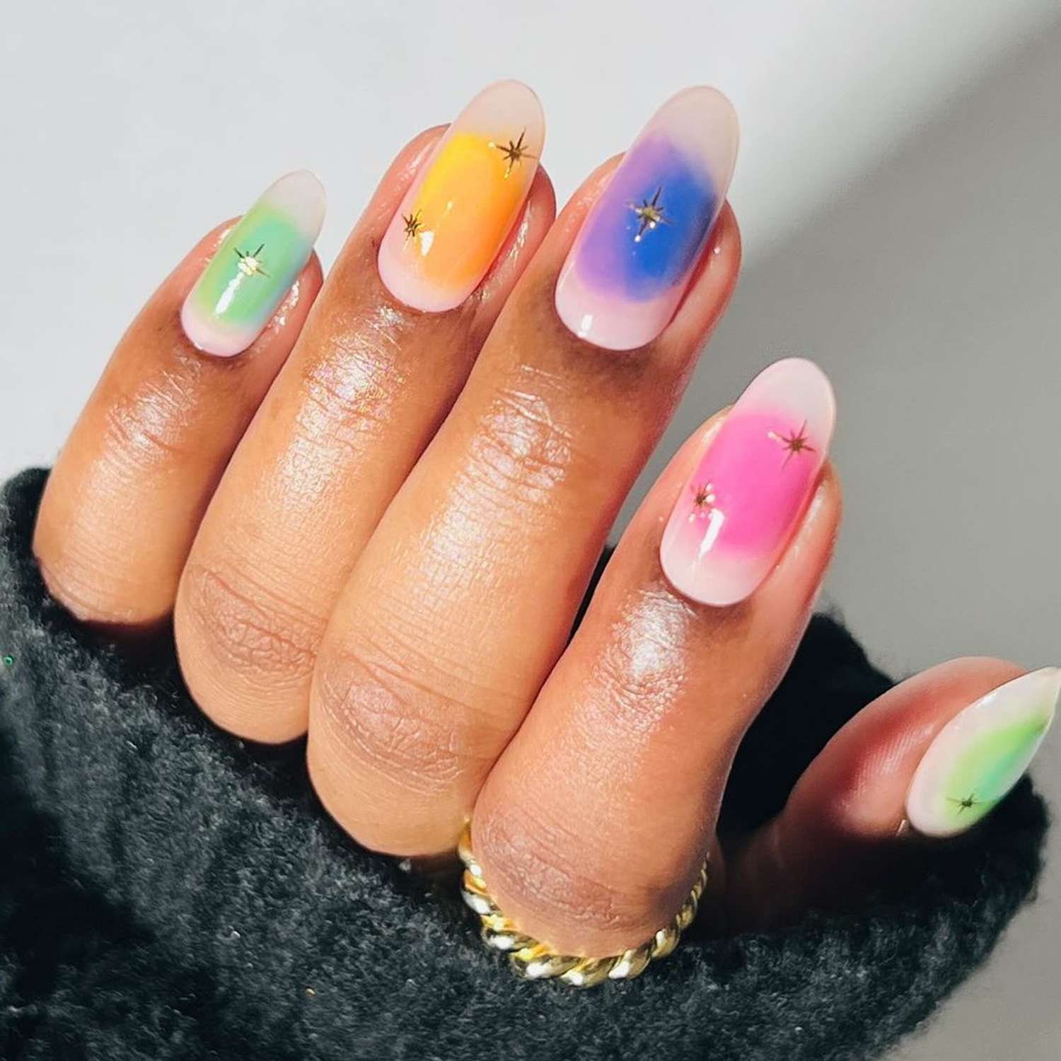 Modelul Aura Nails