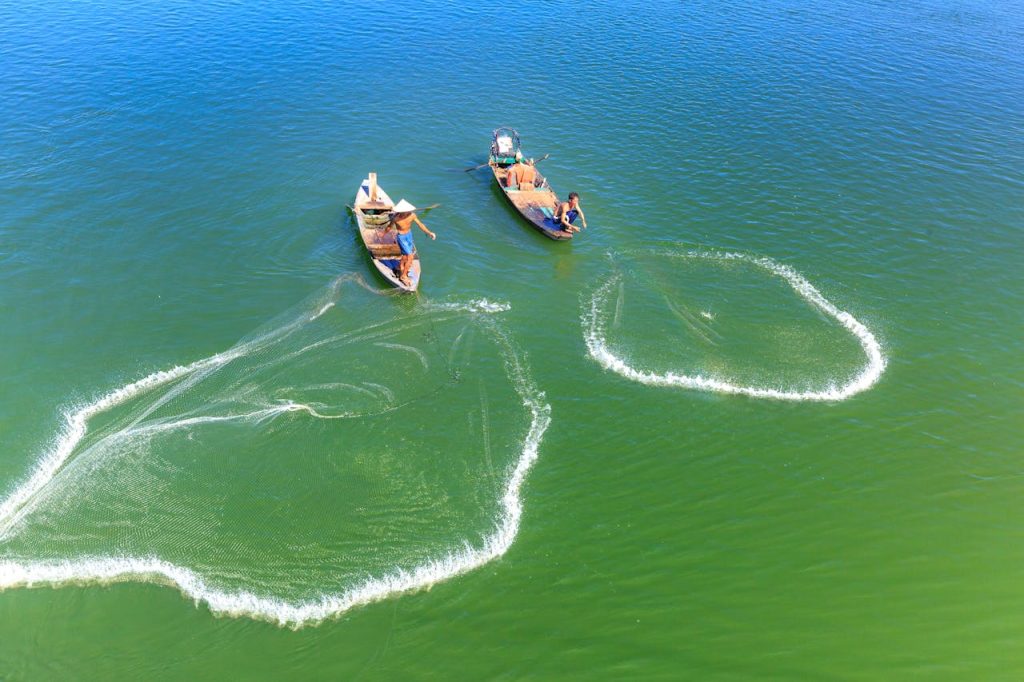 pescari pescuit barci