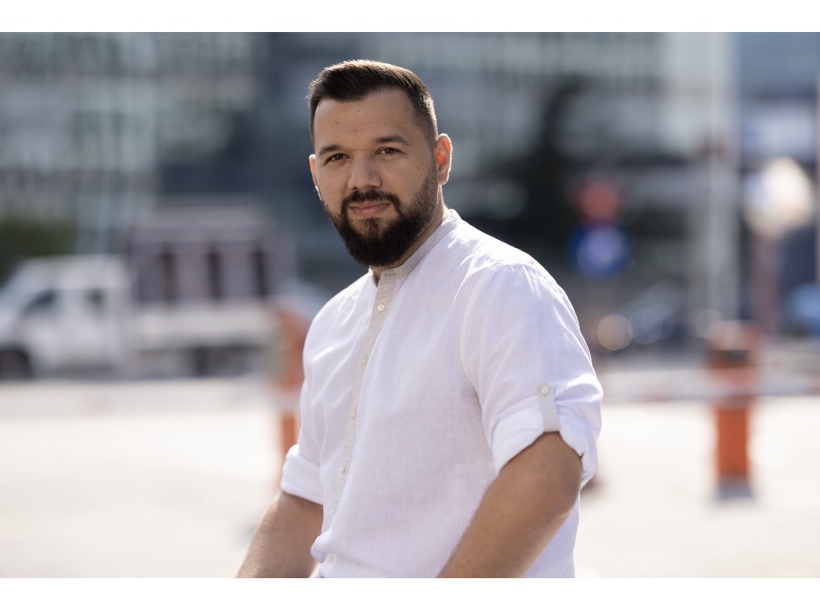Sorin-Adrian Dochian, Country Manager, Compari.ro
